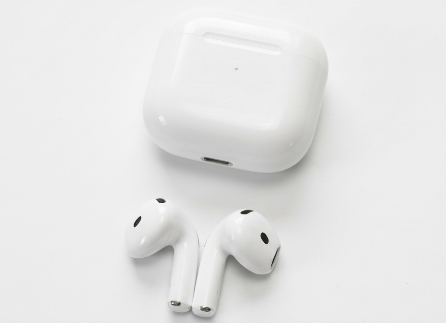 Apple Ditches Headphone Jack & Launches AirPods
