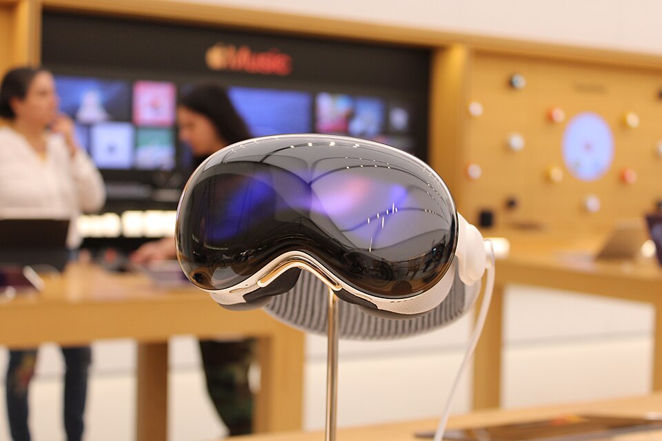 Apple Vision Pro Ships
